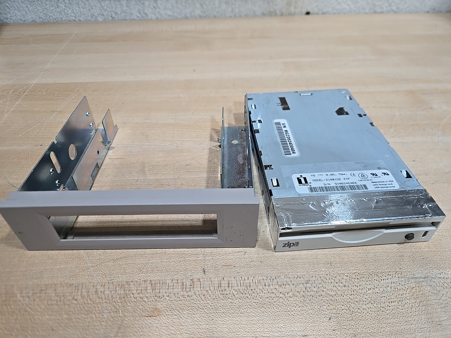 Vintage ZIP100 IOmega IDE (PATA, ATAPI) Z100IDE Floppy Disk Drive Untested AS-IS