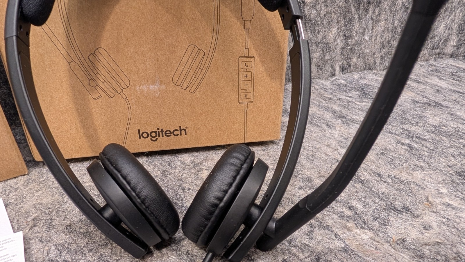 2 x Logitech H570e USB Stereo Headset Black Boom Mic Adjustable Headband