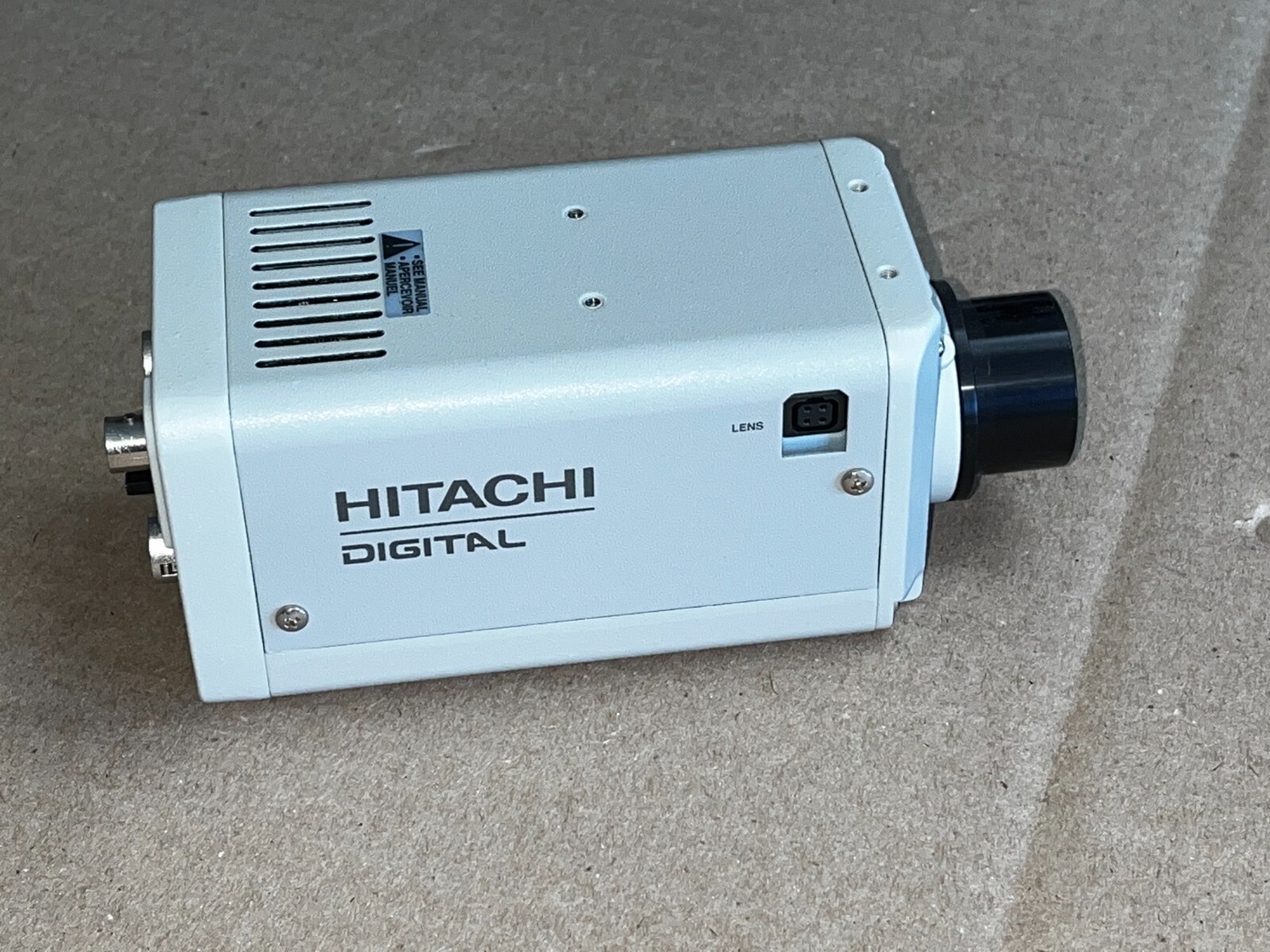 Hitachi KP-D590P CCD Color Video Camera