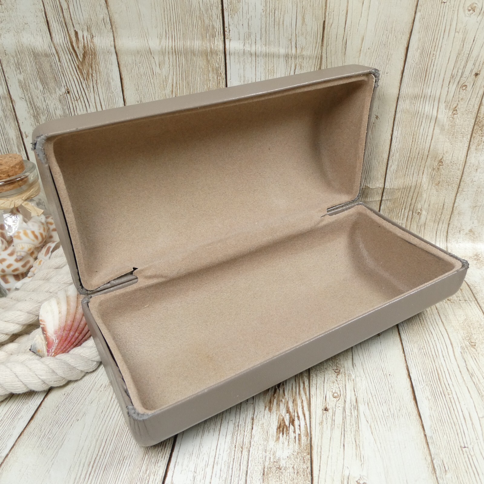 BCBGMAXAZRIA Sunglasses Taupe Hard Clamshell Case ONLY