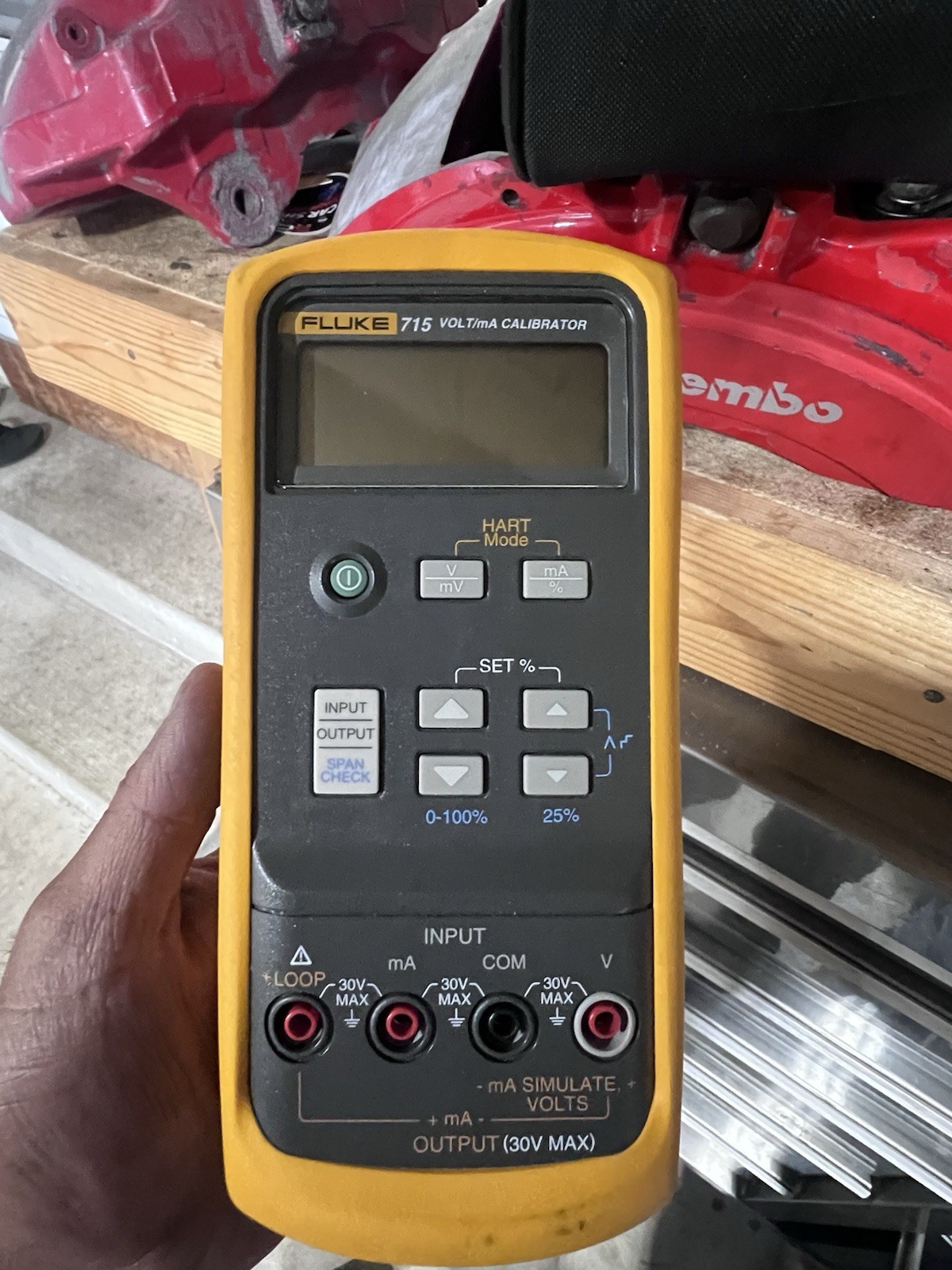 Fluke 715 Voltage and mA Calibrator - Volt/mA Calibrator