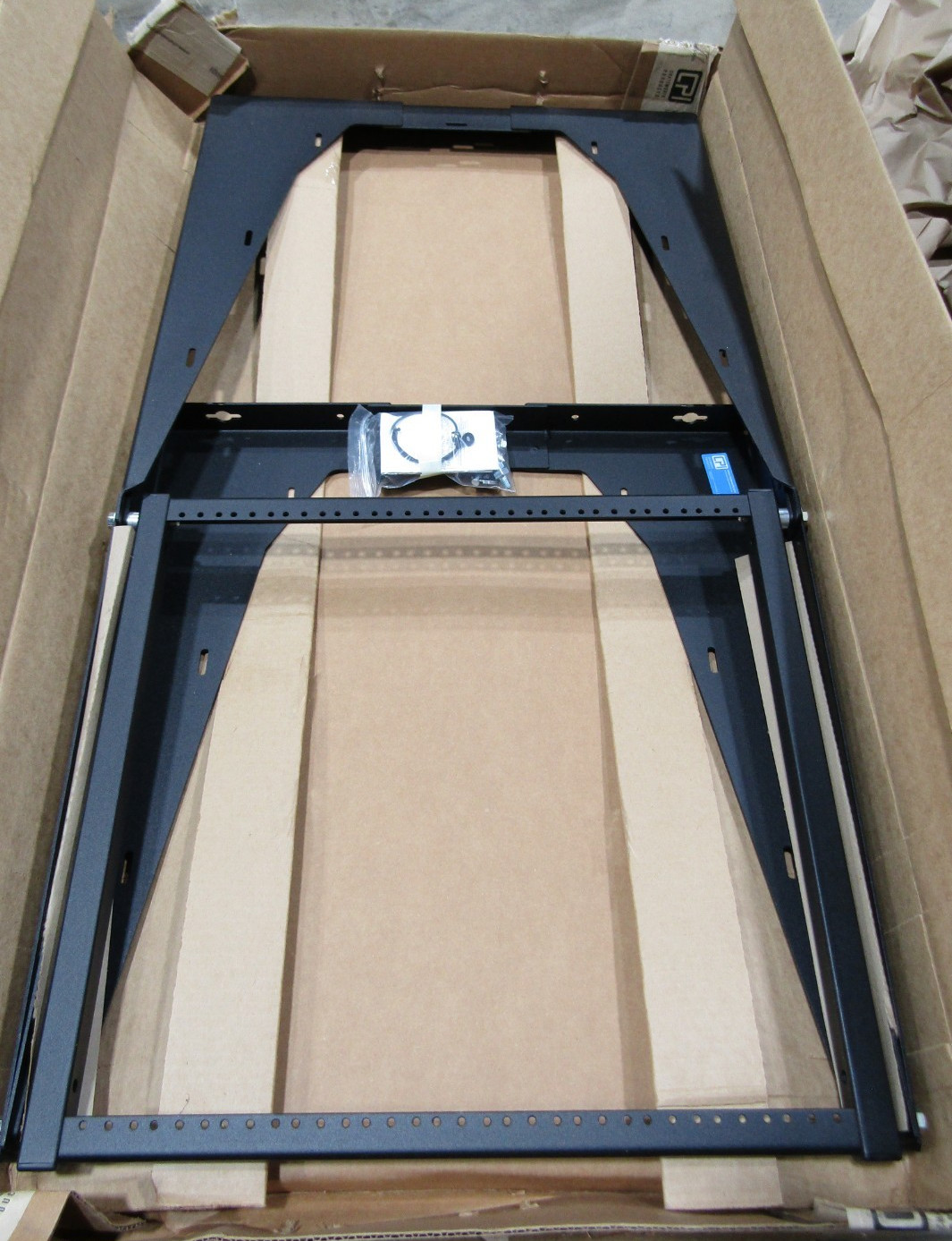 😏 NEW CHATSWORTH EASYSWING WALL-MOUNT RACK 25x19x11U 13602-725