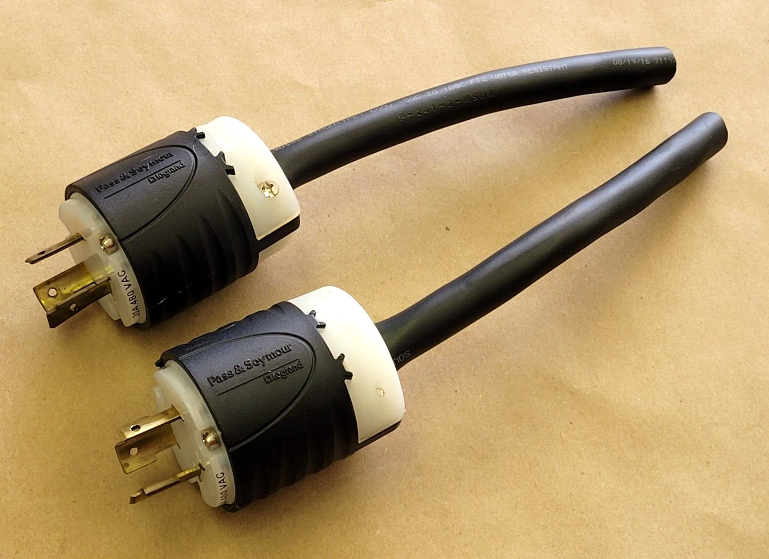PASS & SEYMOUR L820P TURN AND PULL PLUG 20A 480VAC | LOT OF 2