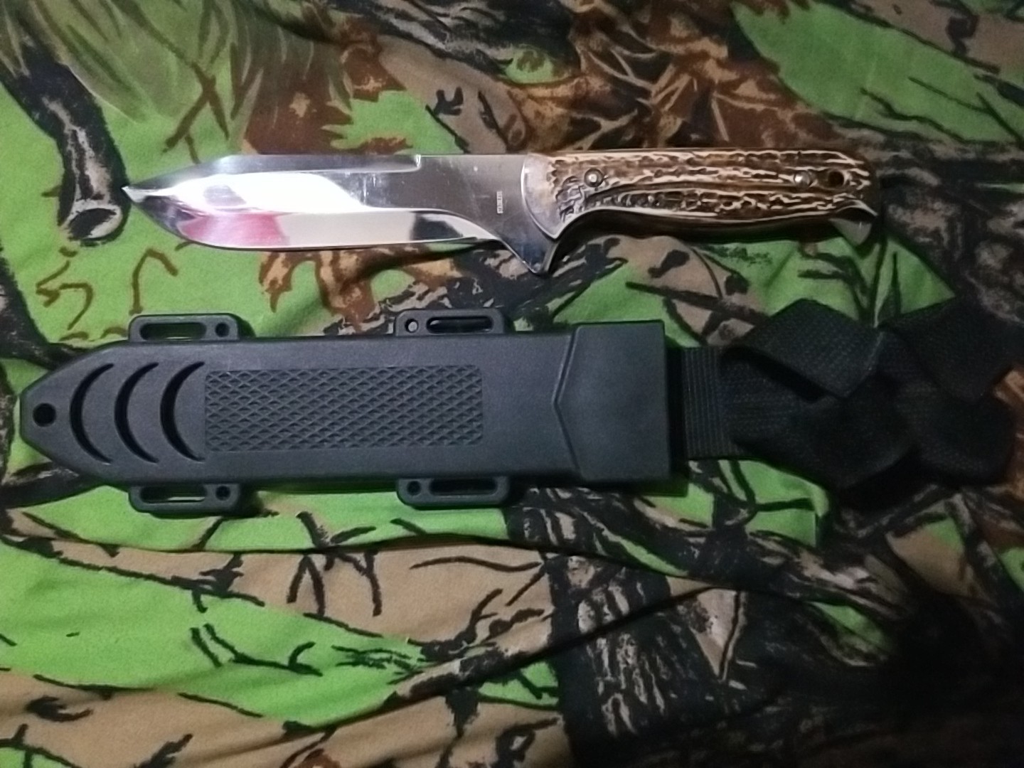 10 Inch Shinning Stainless Blade With A Hard Plastic Case
