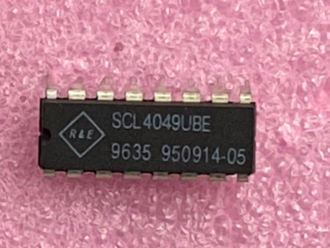 R&E Inter SCL4049UBE hex buffer, inverting/non inverting Integrated Circuit