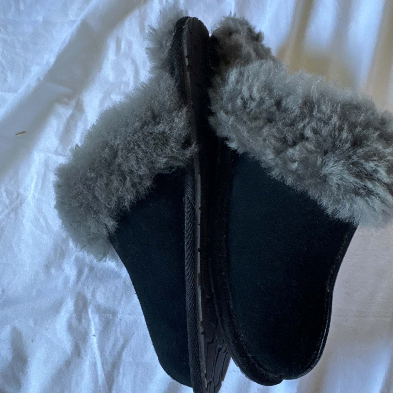 UGG Classic Slipper II