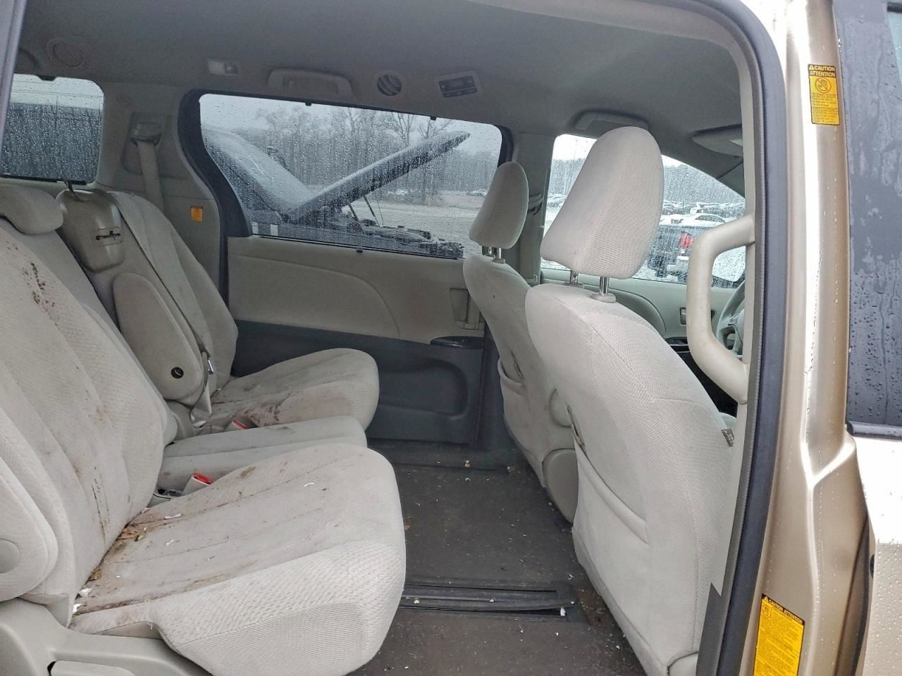 SIENNA 2013 Glove Box 4951419