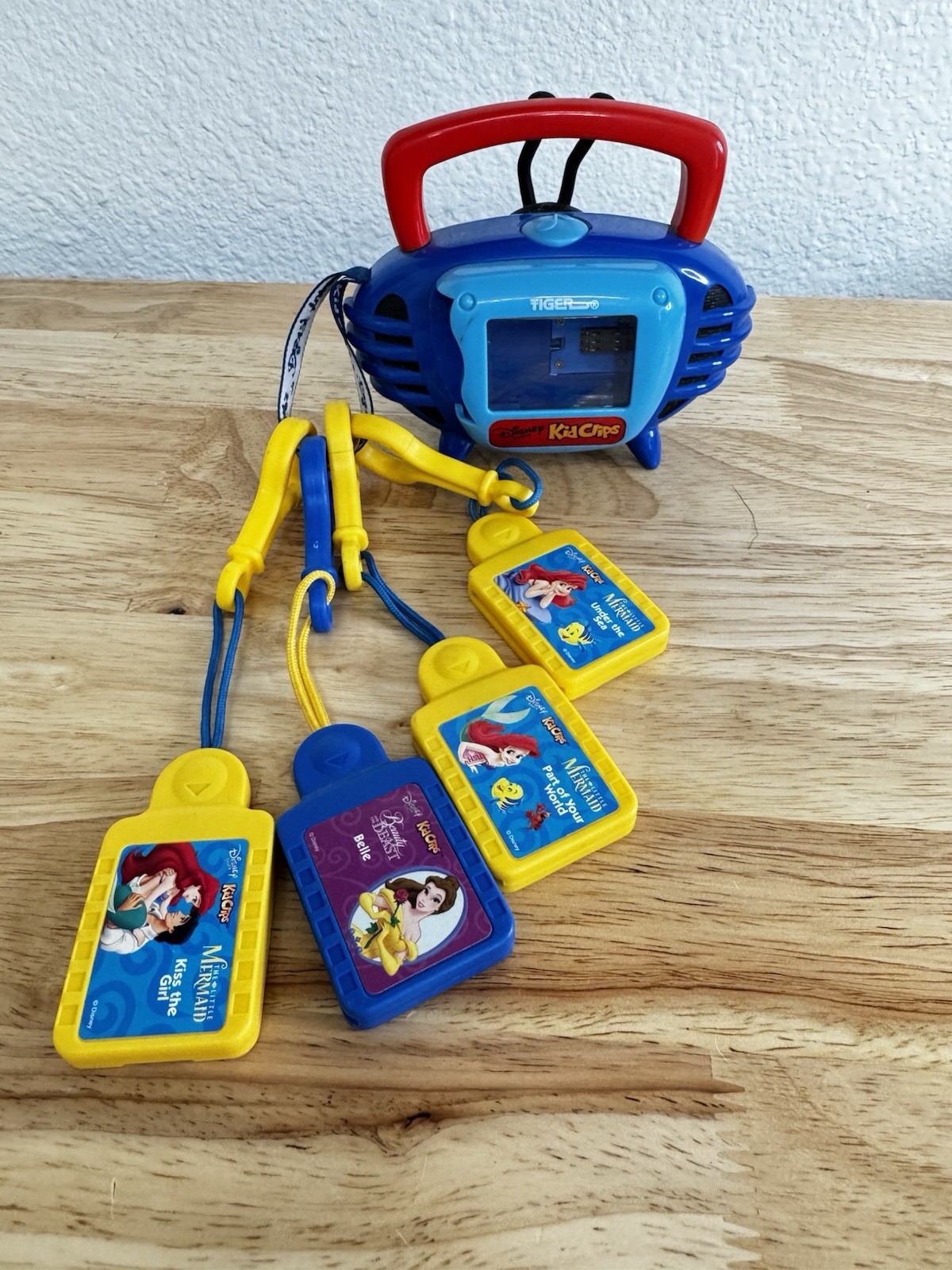 Disney Tunes Tiger Kid Clips Radio Music Player + 4 Song Cartridges Radio NW