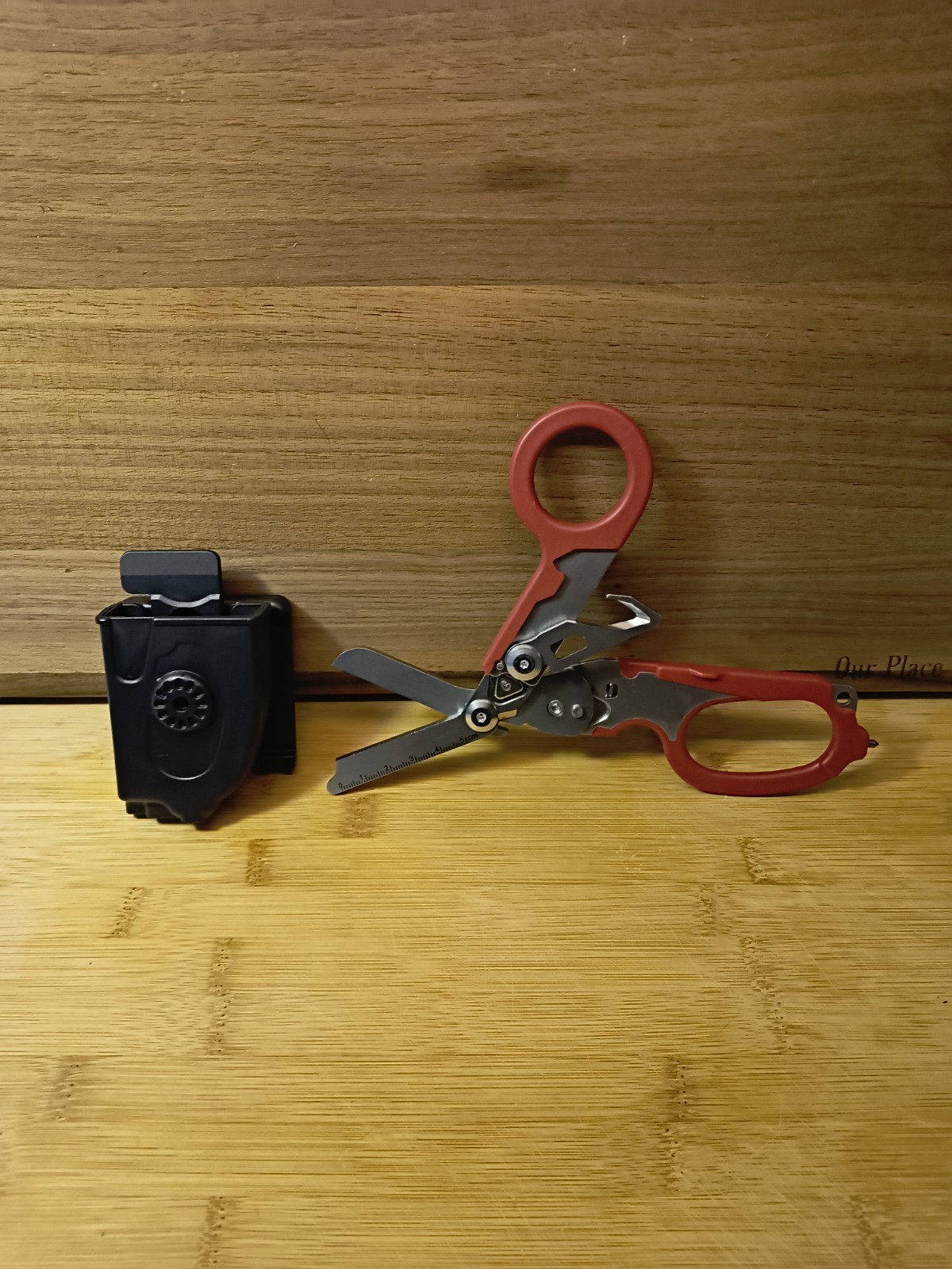 6 In 1 Trauma Shears Multi Tool Compared To Raptor Crimson Red/ Carry Case