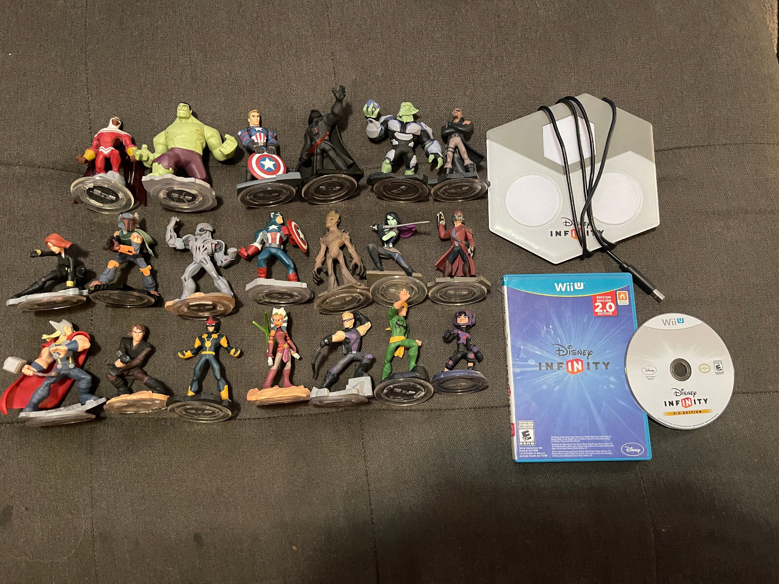 Disney Infinity 20 figurine lot plus portal and game. works. good ones