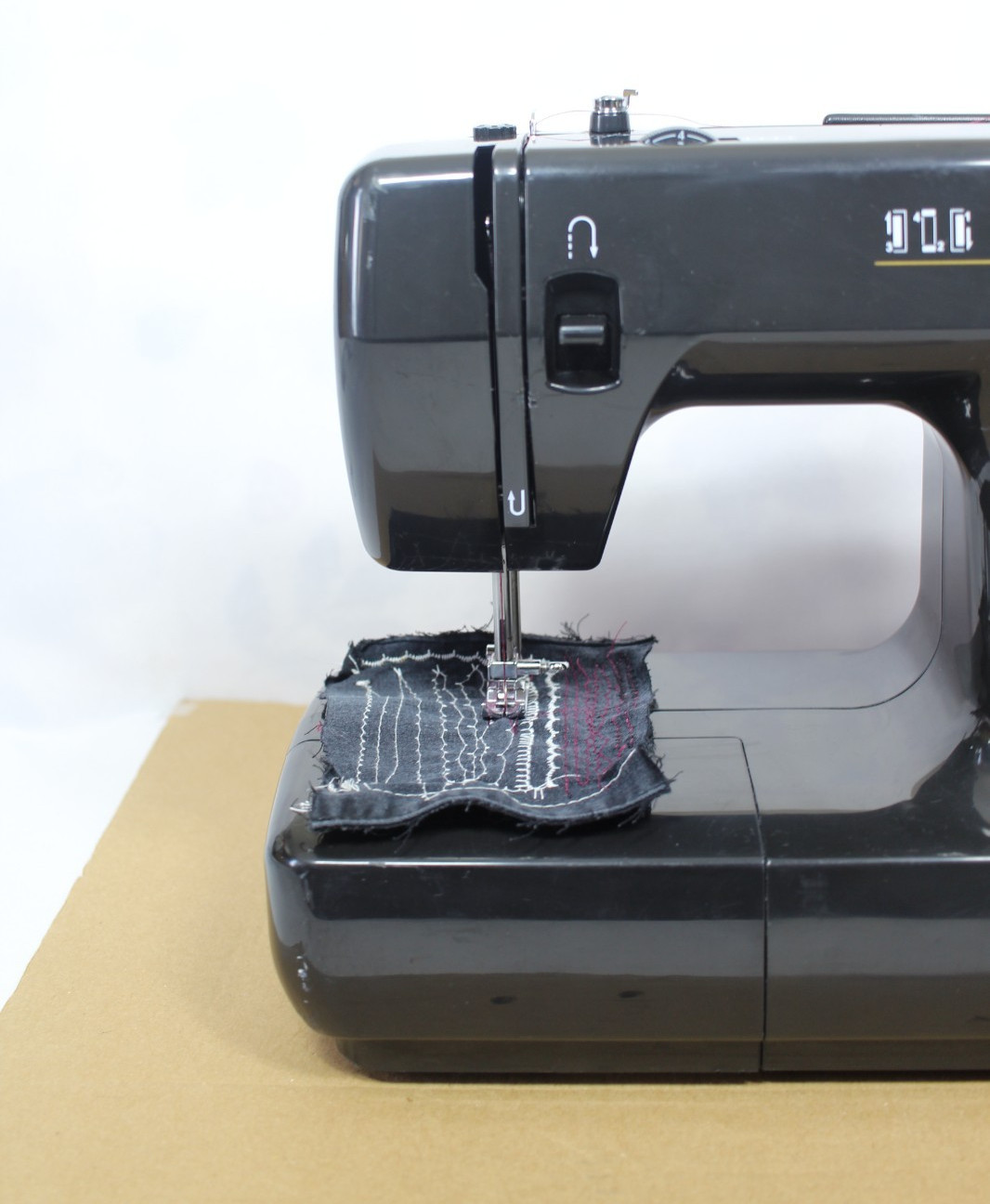 Bernina Bernette Model 46 Sewing Machine TESTED & WORKING READ FULL DESCRIPTION