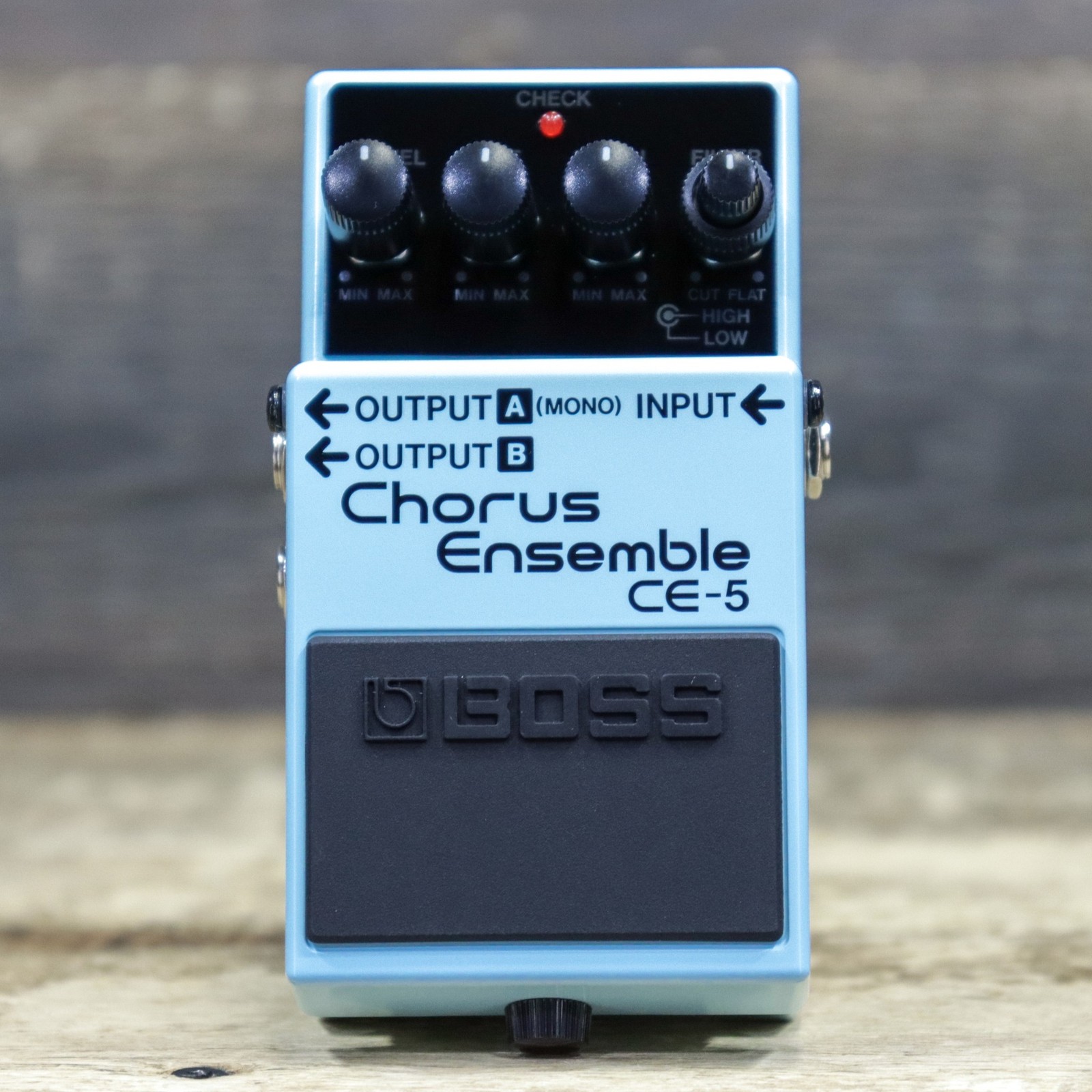Boss CE-5 Chorus Ensemble Stereo Outputs Ultra-High Quality Chorus Effect Pedal