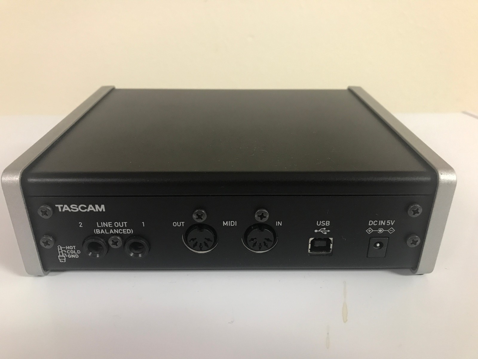 Tascam US-2x2 USB Audio/MIDI Interface Hi-Res Audio