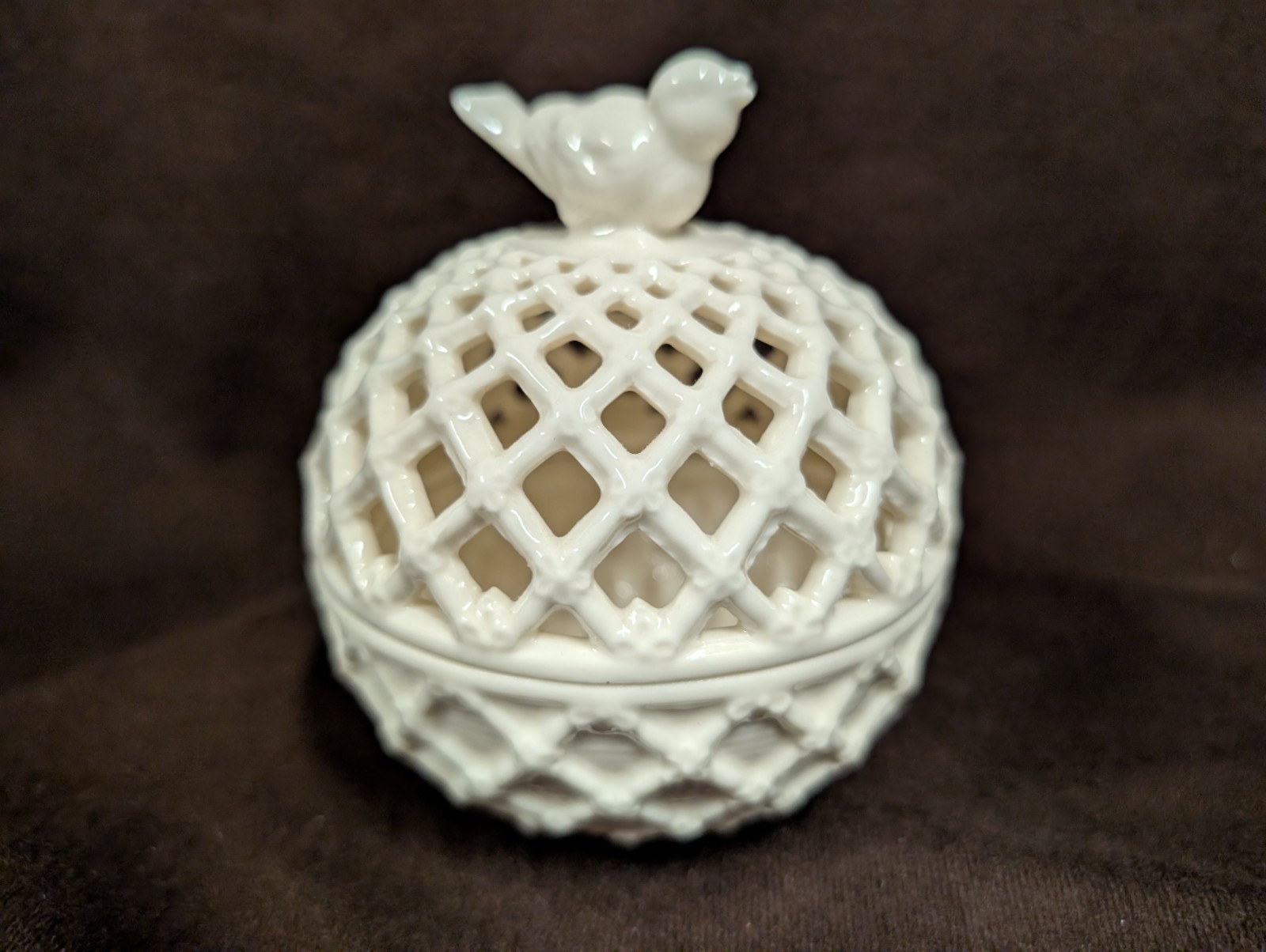 Paris Royal Lattice Song Bird Lidded Trinket Box 3.75" - Excellent Condition