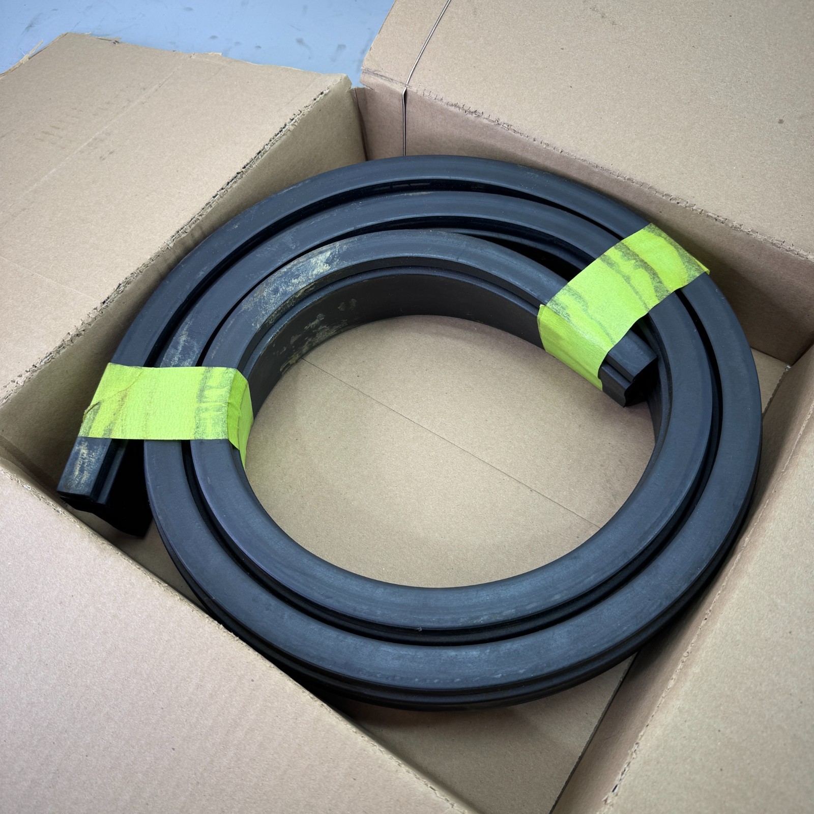 Mohawk – 2078984 – GMC Transit Bus Rubber Seal/Weatherstrip