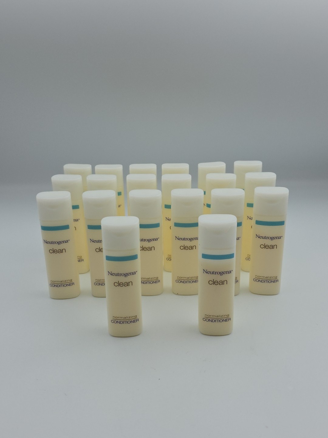 Lot of 20 Neutrogena Clean Travel Size Normalizing Conditioner 24ml Free Ship
