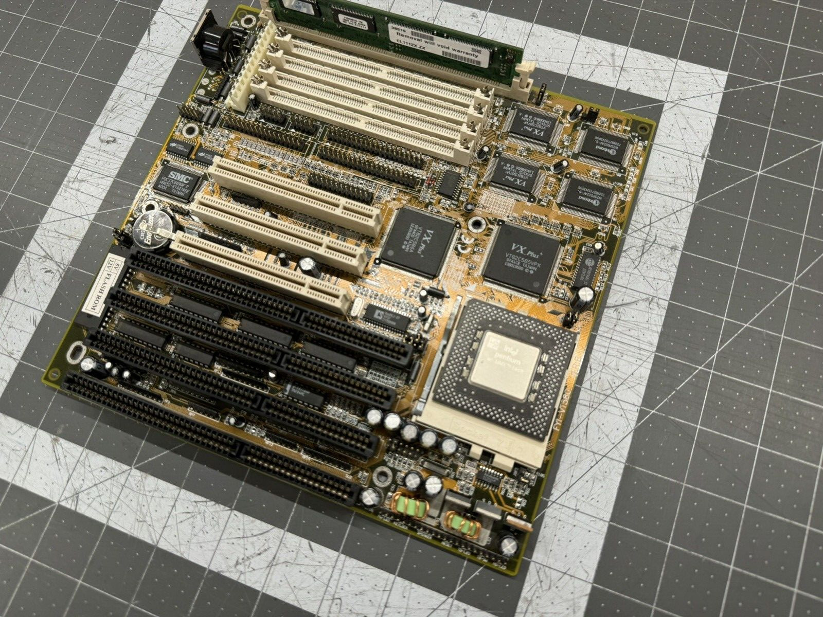 Full Yes FYI-VT580 Socket 7 AT VX Pro Motherboard P200 MMX 32Mb RAM WORKING