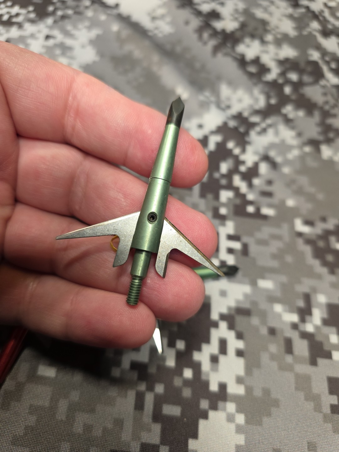 2 SWHACKER 100 GRAIN BROADHEADS 1 PRACTICE TIP SCREW IN BROADHEAD ARCHERY BOW