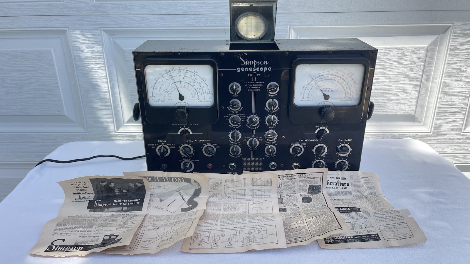 Powers Up Simpson Genescope  Model 480 Signal Generator