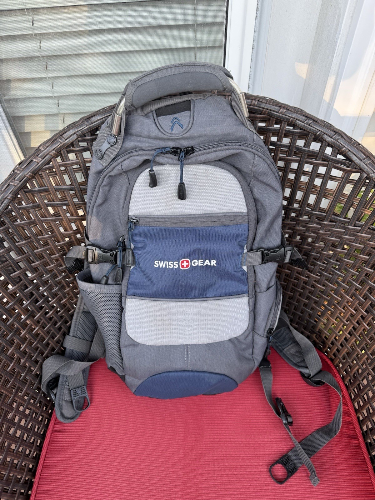 Swiss Gear Backpack 1651 AirFlow City Pack Blue Gray Wire Handle E-Port 12"x 20"
