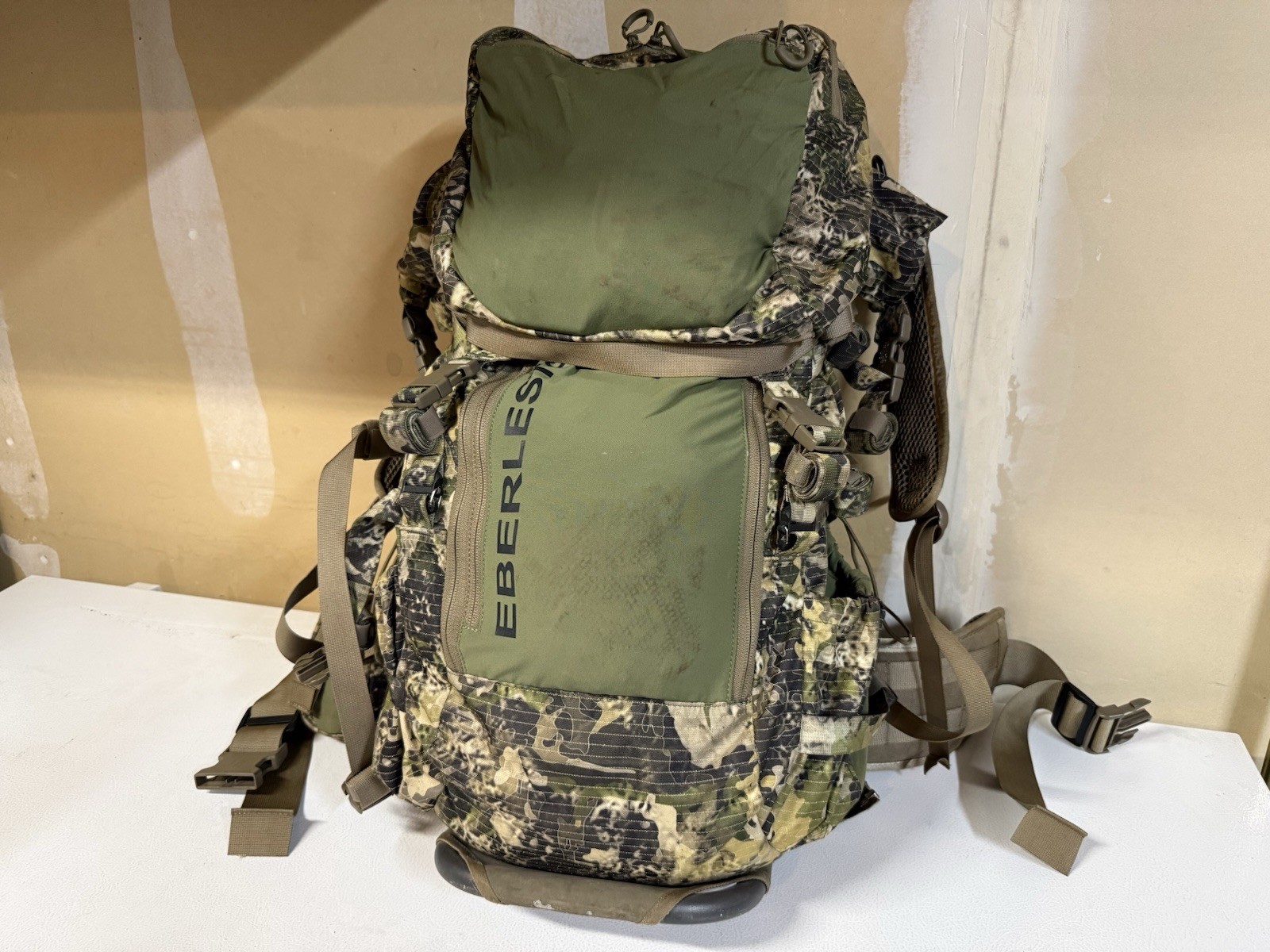 Eberlestock F1 Mainframe with Vapor 5000 Pack and EMOD Lid
