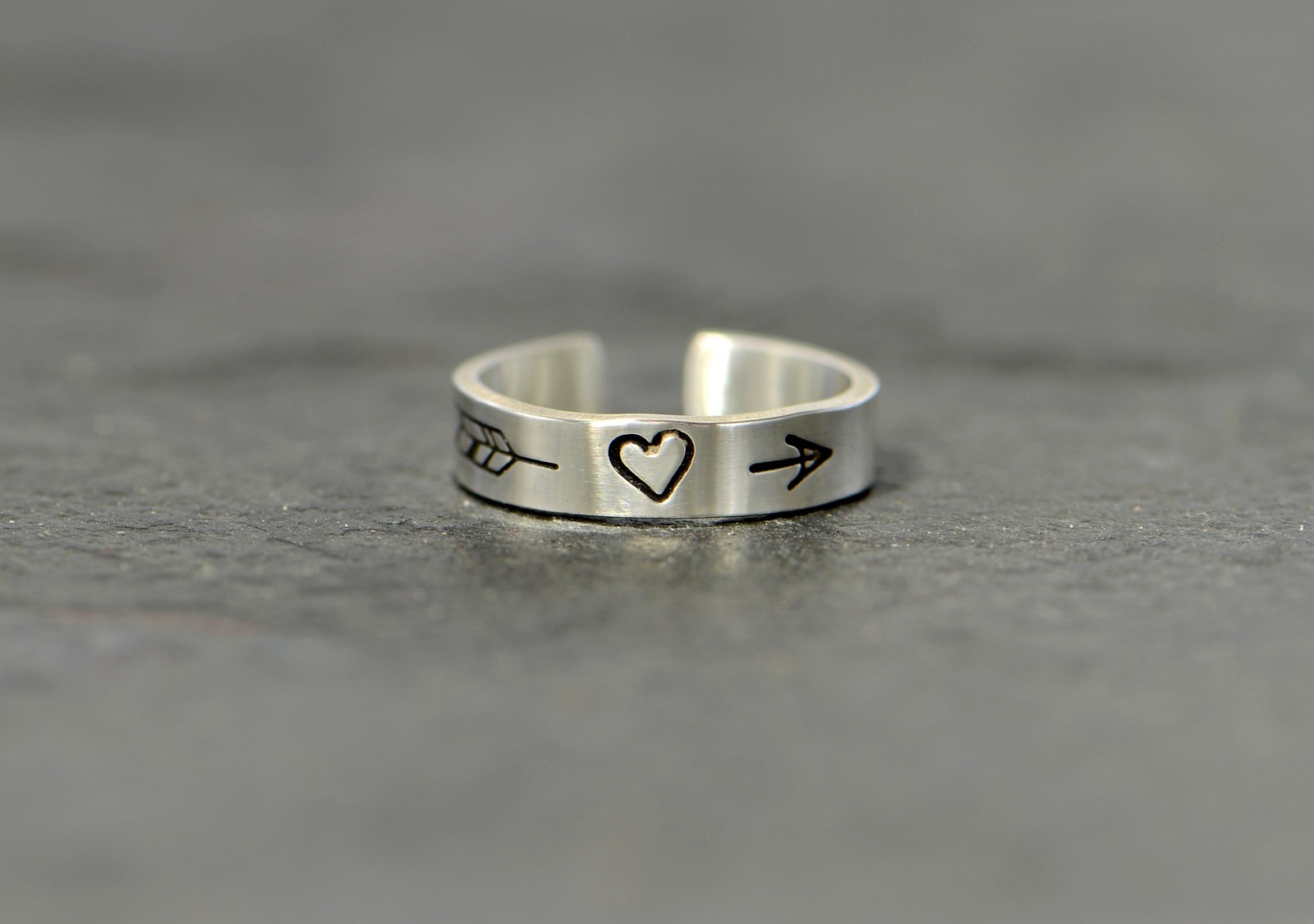 Sterling silver arrow and heart toe ring - Can also be worn as a midi or pinky