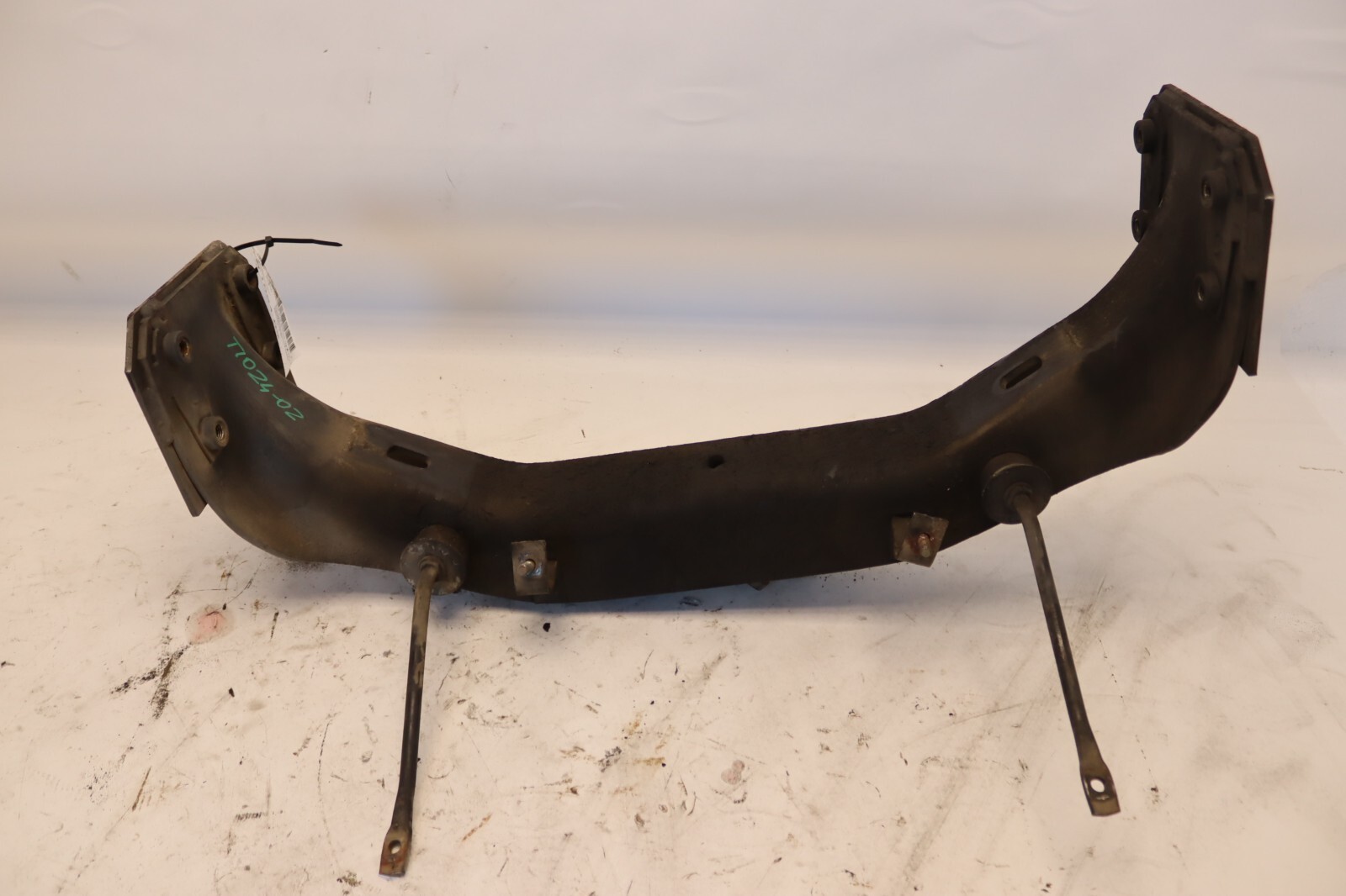 2008-2018 INTERNATIONAL DURASTAR 4300 ENGINE MOUNT SUPPORT BRACKET FRAME OEM
