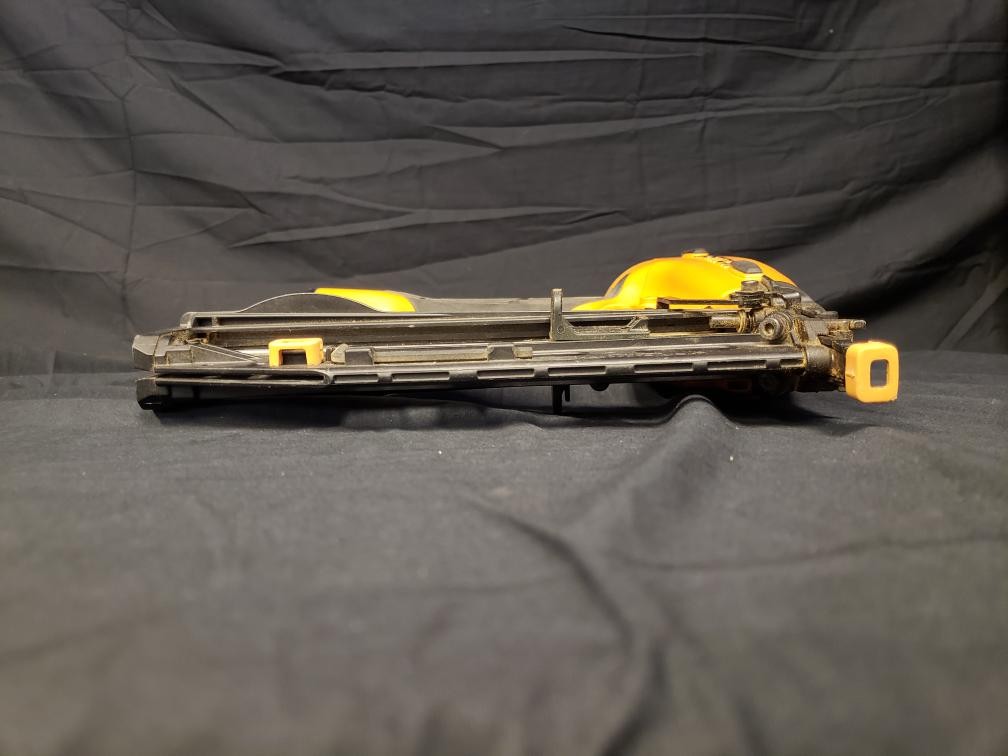 BOSTITCH FN1664 16GA FINISH NAILER IN HARD CASE (24591-2)