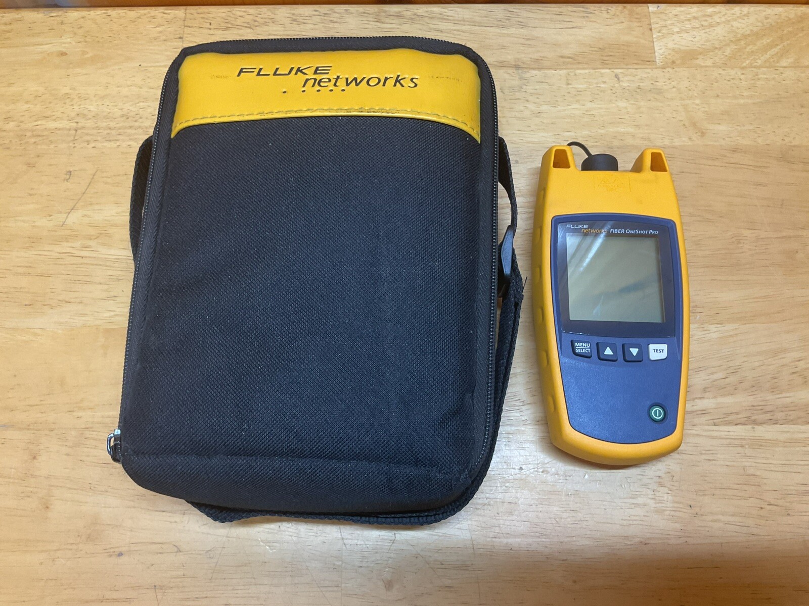 Fluke Networks Fiber OneShot Pro Singlemode Fiber Troubleshooter