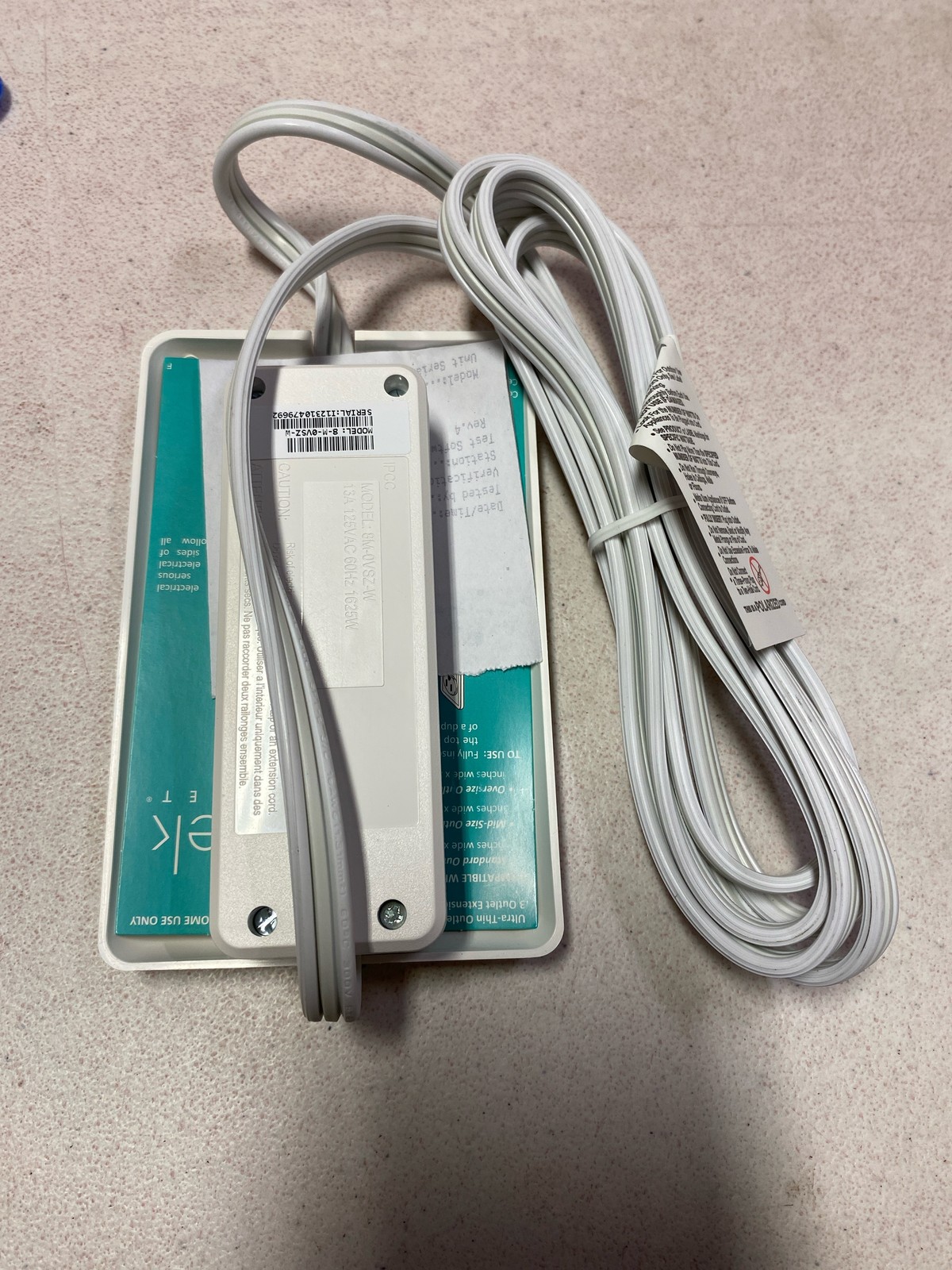 Sleek 9-M-OVSZ-W 8ft 3-Outlets Concealer & Cord Kit