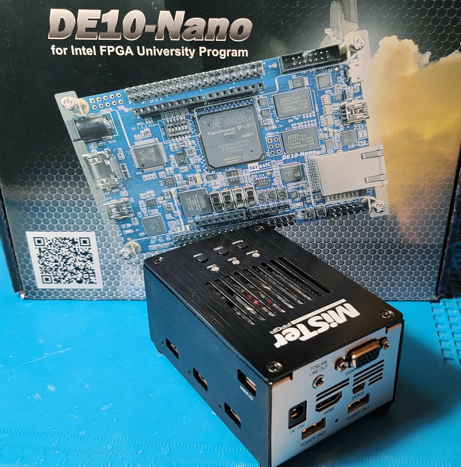 MiSTer FPGA Terasic DE10 Nano + 256GB SD preloaded + Case + 128MB + USB HUB + IO