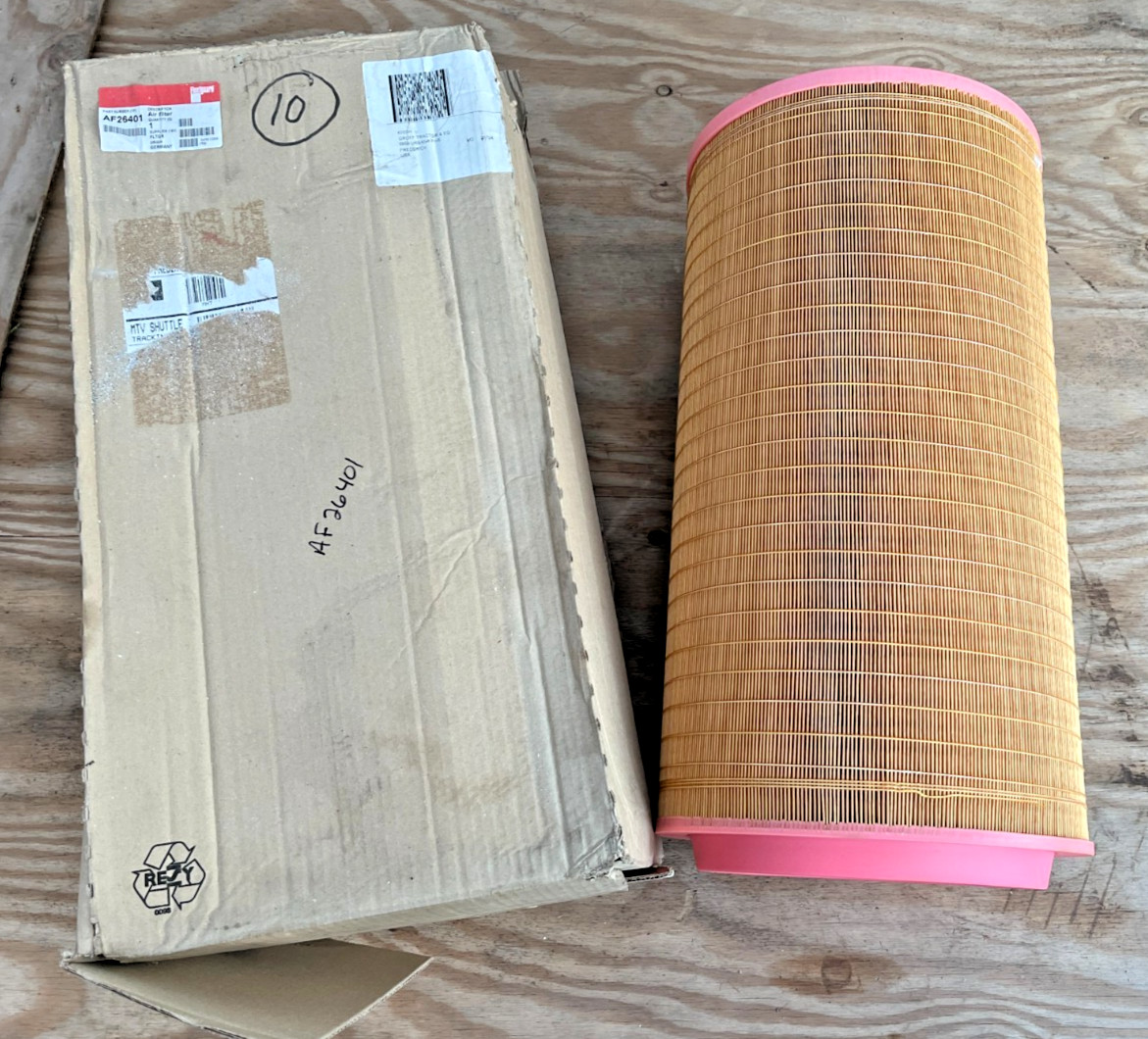 AF26401   Genuine Fleetguard  OEM Cummins  AIR FILTER