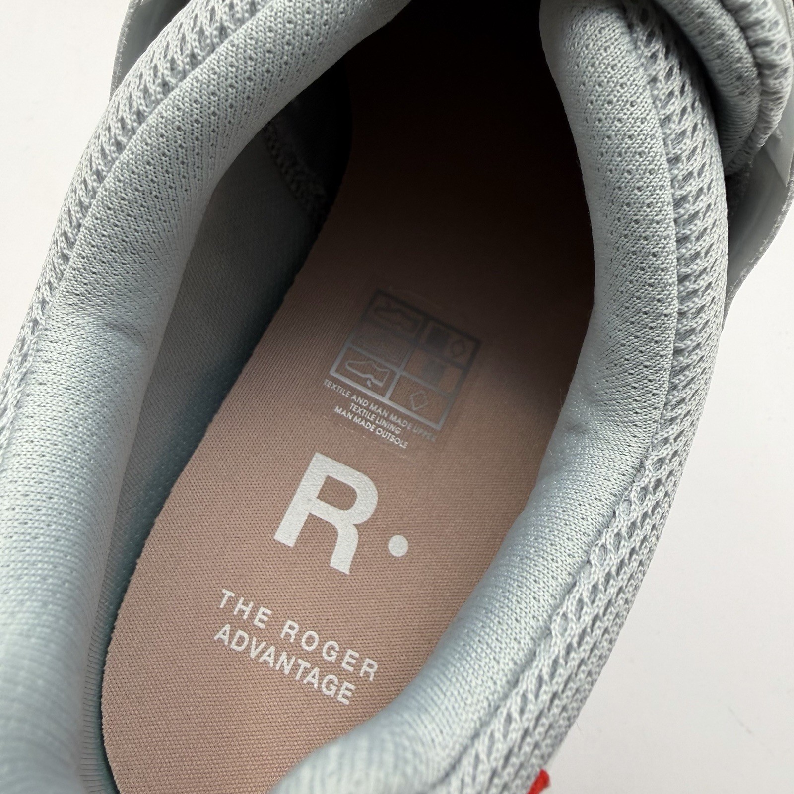 Women's On The Roger Advantage 2, White/Rosehip, 9 Medium US