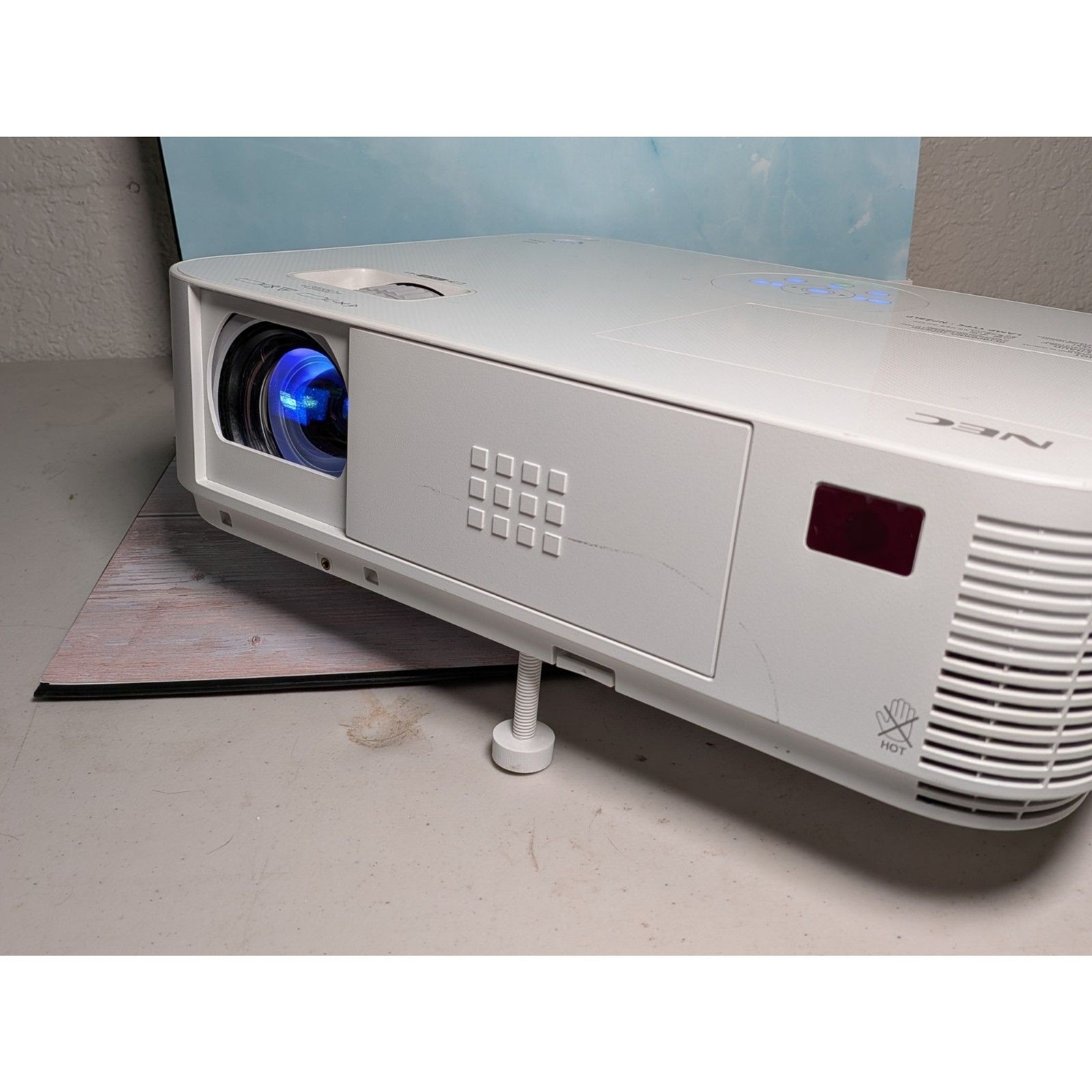 NEC M322X DLP Projector