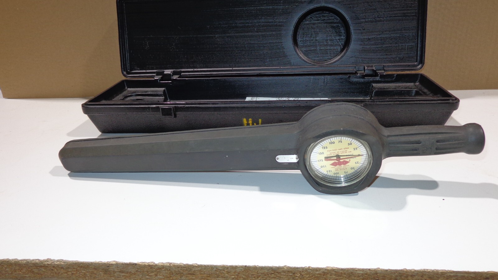 UTICA Dial Torque Wrench Model DA3175F 1/2" Drive 175 Foot Pounds, With Case