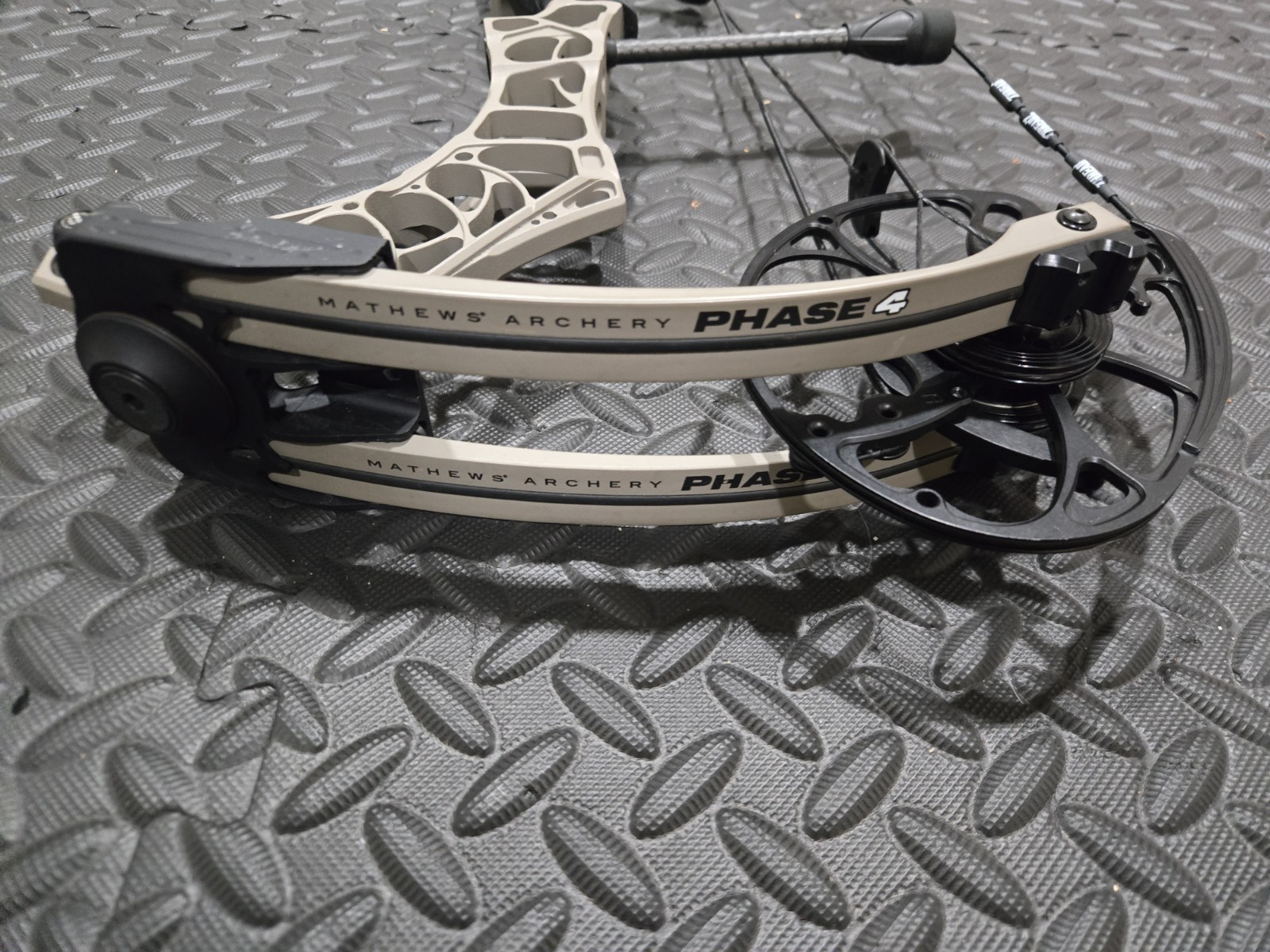 Mathews Phase 4 29 w THREADZ Strings And Cables