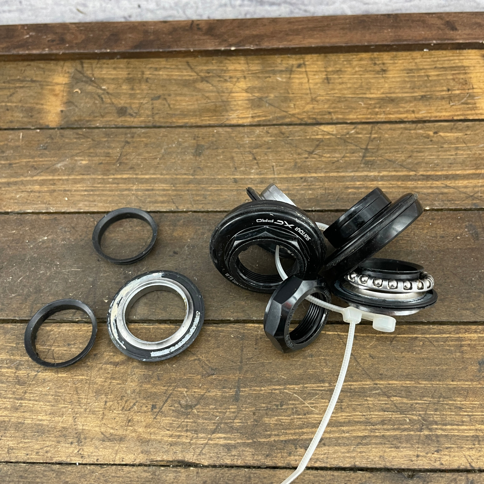 Vintage Suntour XC Grease Guard Headset  1 In Threaded 90s Race Bike 30.2 Black