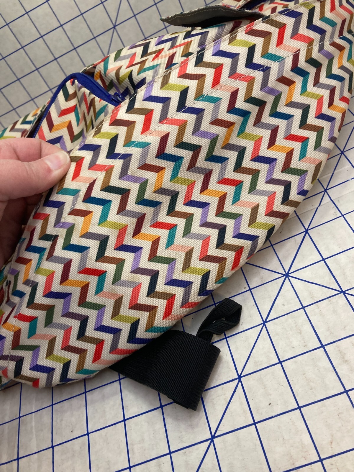 Kavu Rope Sling Bag Crossbody Backpack Multicolor Chevron Pattern Nice!