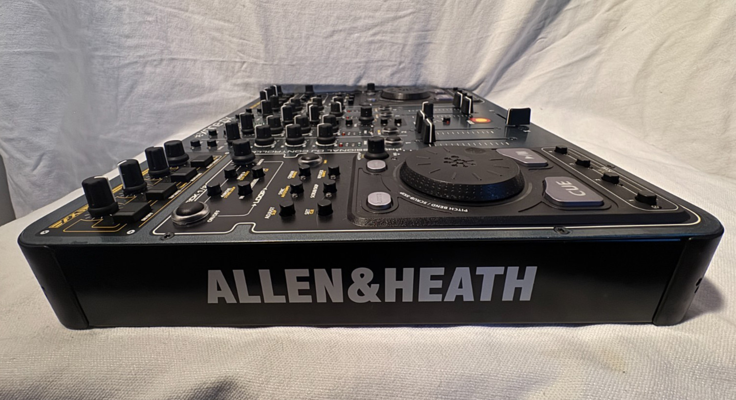 Allen & Heath. Xone DX DJ Controller