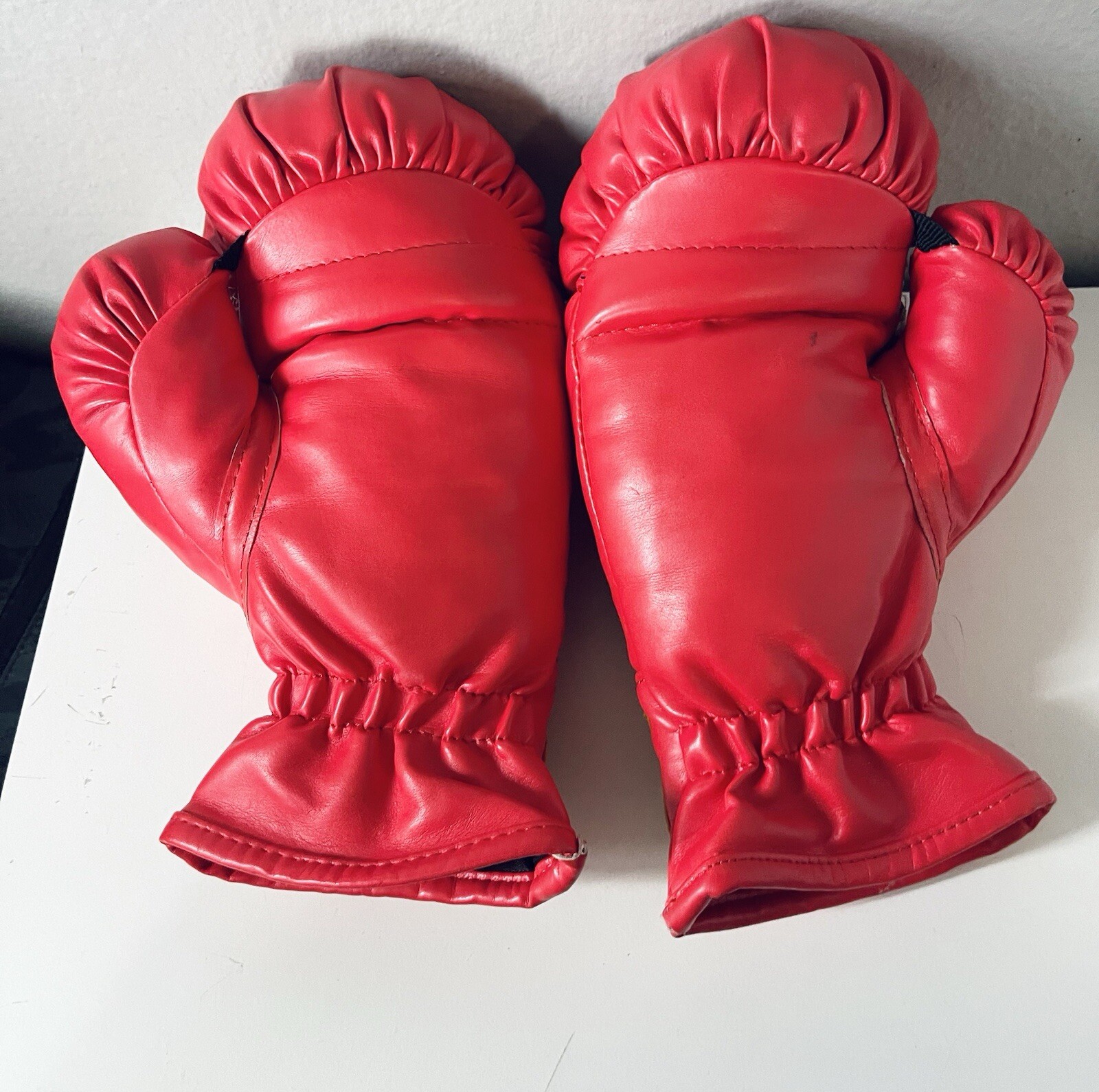 Everlast Laceless Training Boxing Gloves 9 Oz, Size Small S,M