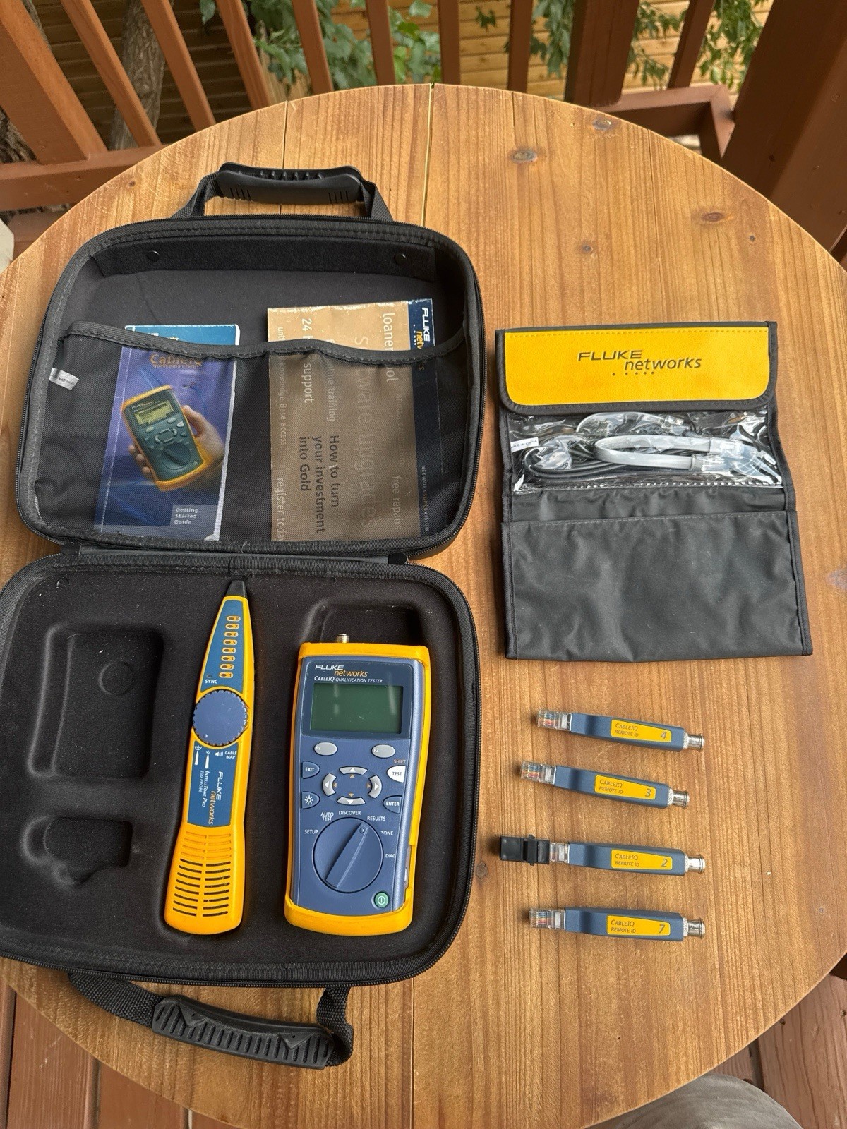Fluke Networks CableIQ CIQ-KIT Qualification Tester & IntelliTone Probe + 4 IDs