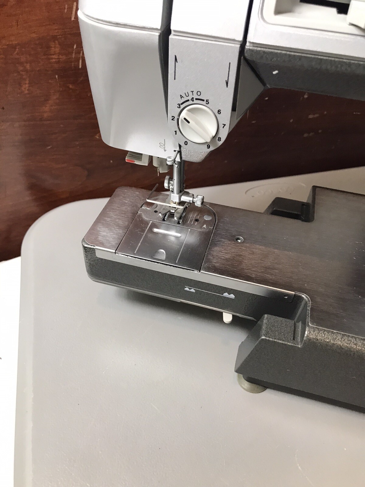 Singer CG590 Sewing Machine 18-Stitch Untested Sold For Parts or Repair *As-Is