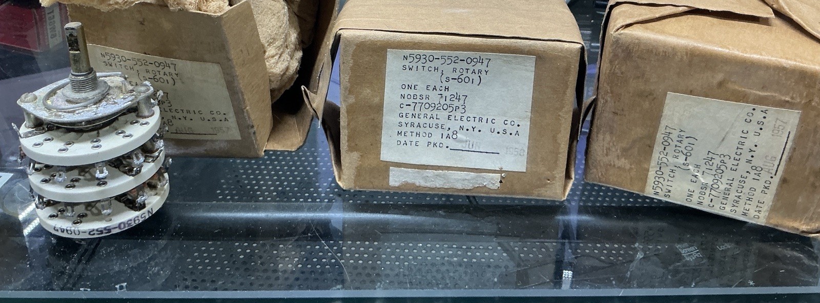 (2) NOS/NIB GE SWICTH ROTARY S-601 N5930-552-0947 C-7709205p3 -  MILITARY SPARE