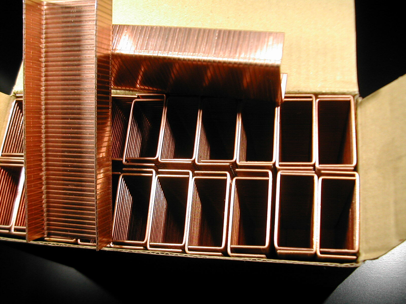 16 gauge 1-1/4" Crown Carton Closing Staples 2000/bx Copper Plated 5/8" Length