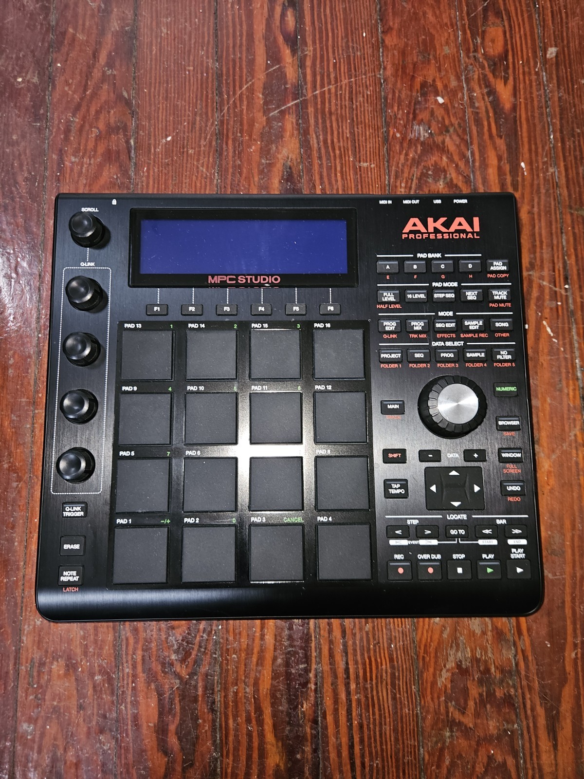 Akai Professional MPC Studio black - Excellent (+ hard carrying case & USB cord)