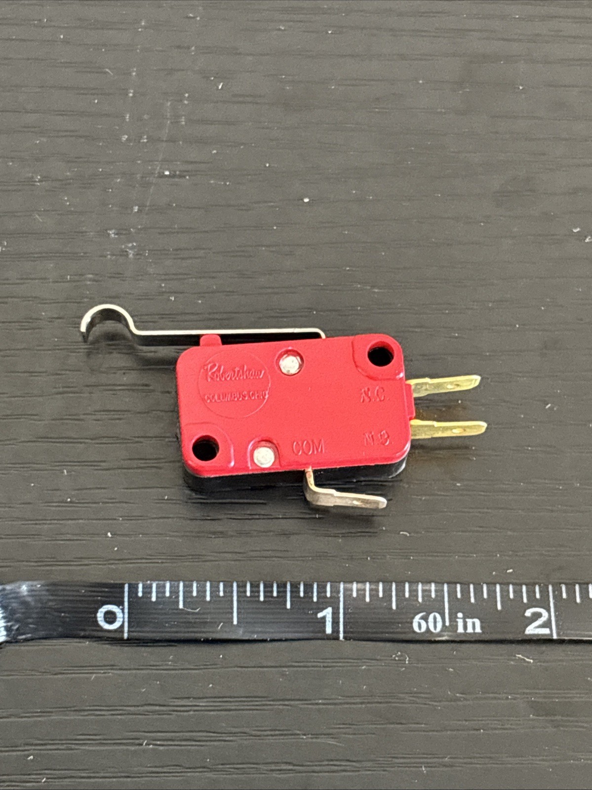 snap-action micro switch with a lever actuator. PN VLD0039