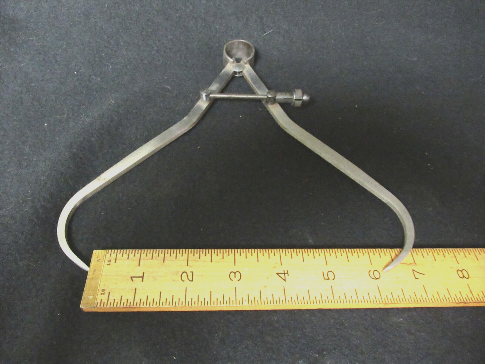 Marke Hirch 6-Inch Outside Caliper.
