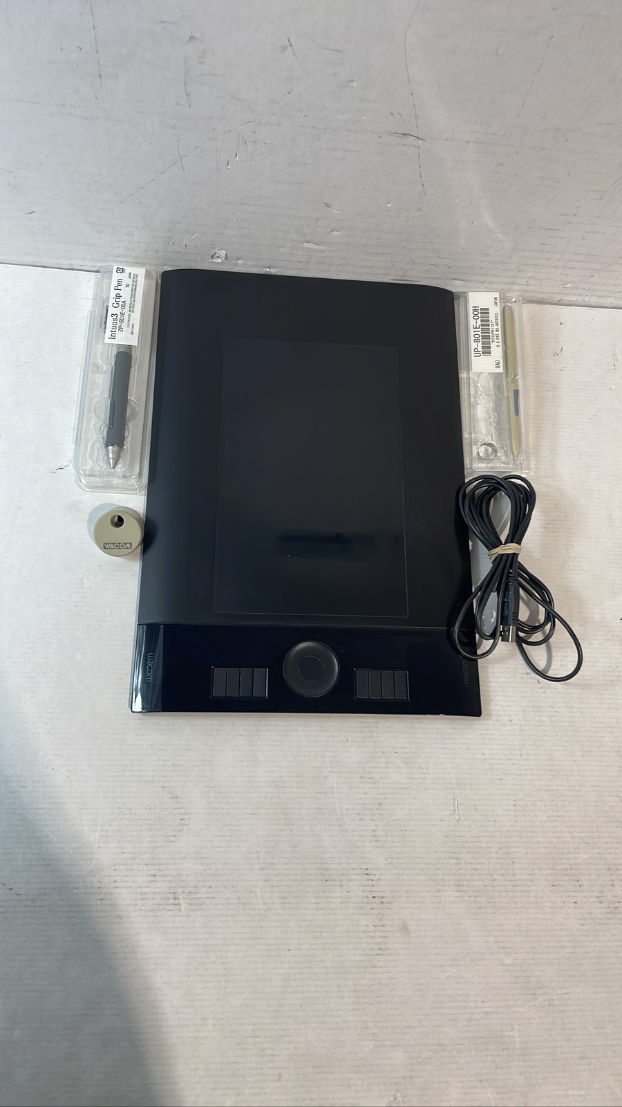 Wacom Intuos4 PTK-640 Graphics Tablet Bundle 2 Pens Stand & USB Cable