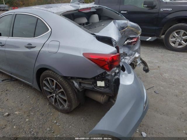 TLX 2016 Glove Box 4923639