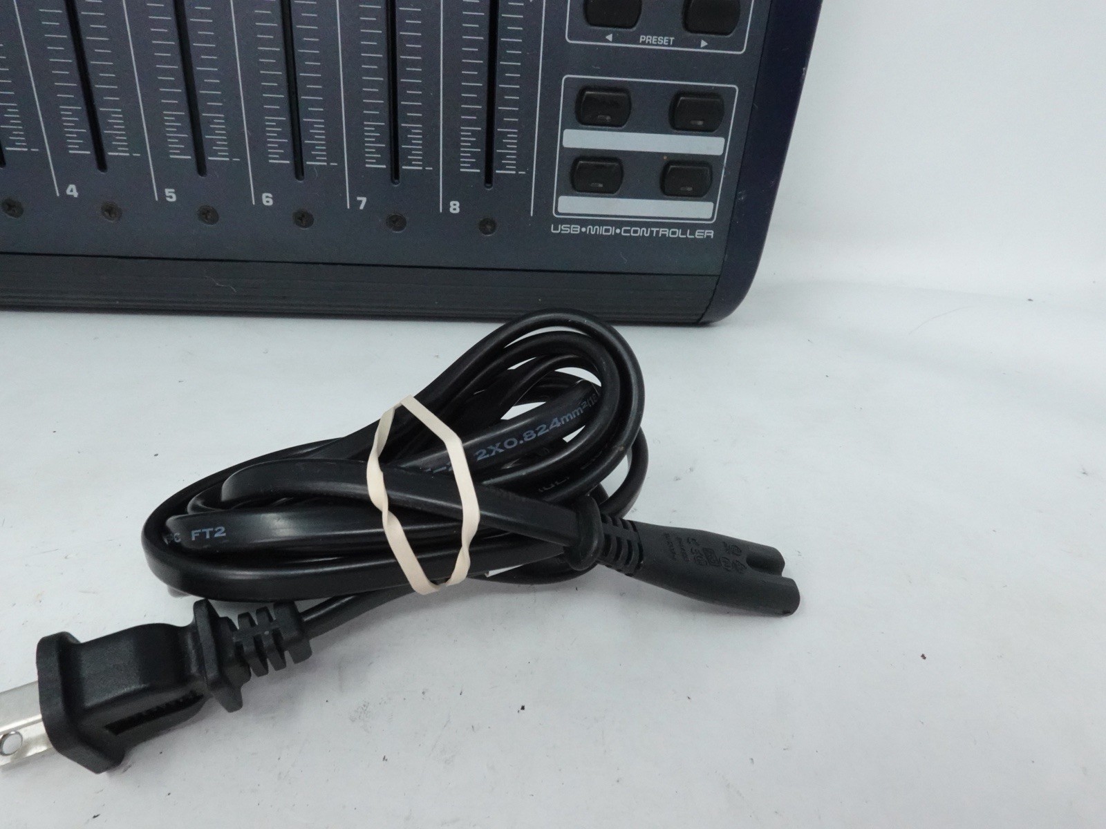 *FOR PARTS* Behringer BControl Fader BCF2000 USB MIDI Controller Motorized Mixer